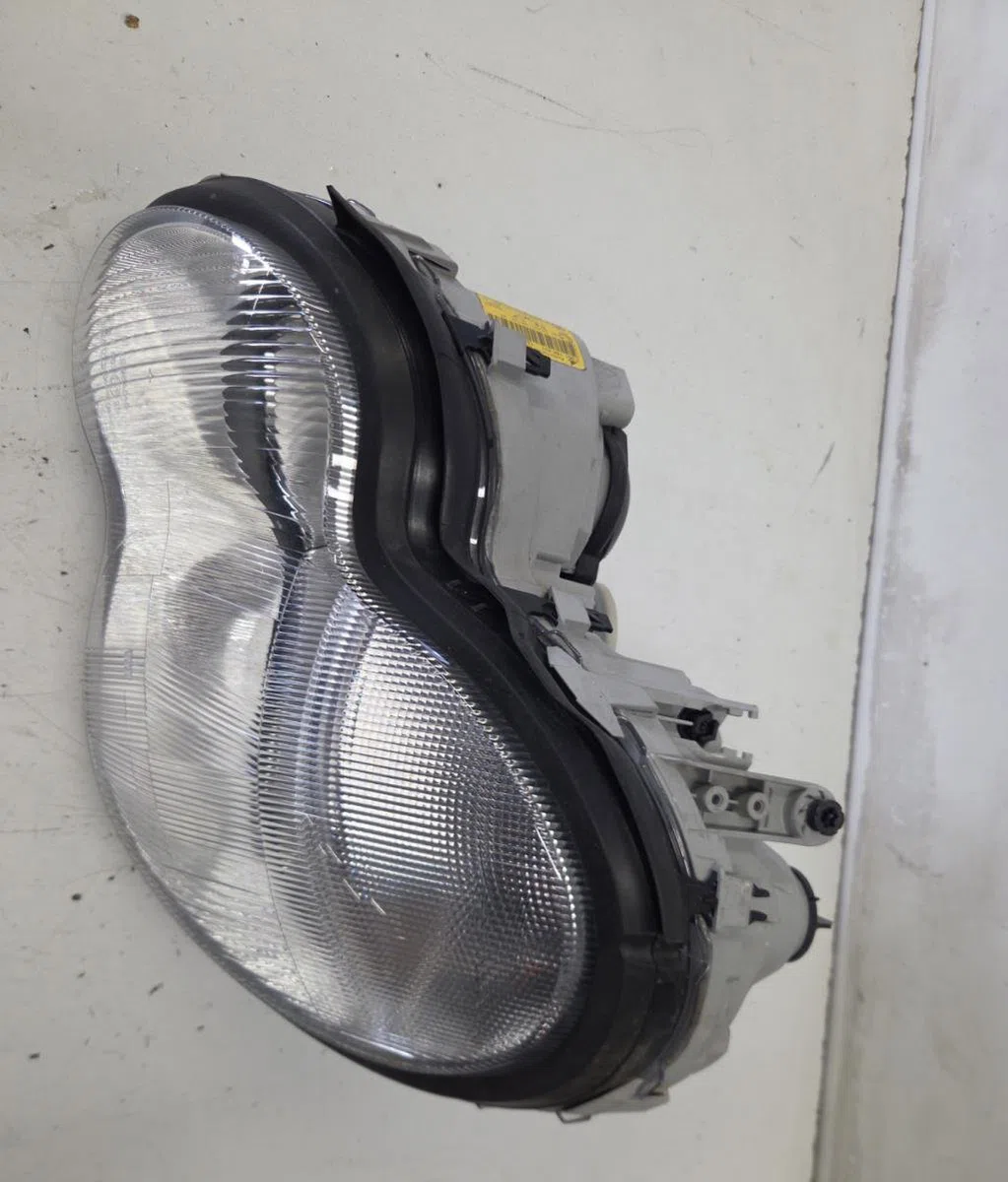 Phare gauche MERCEDES CLASSE C 203 PHASE 1 BREAK occasion