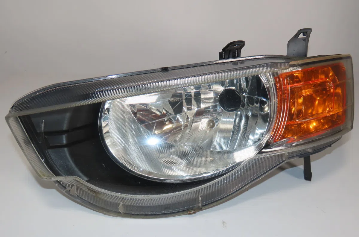 Phare gauche Mitsubishi COLT VI (Z3_A, Z2_A) 1.1 (z31a, z32a) (2004-2012) occasion