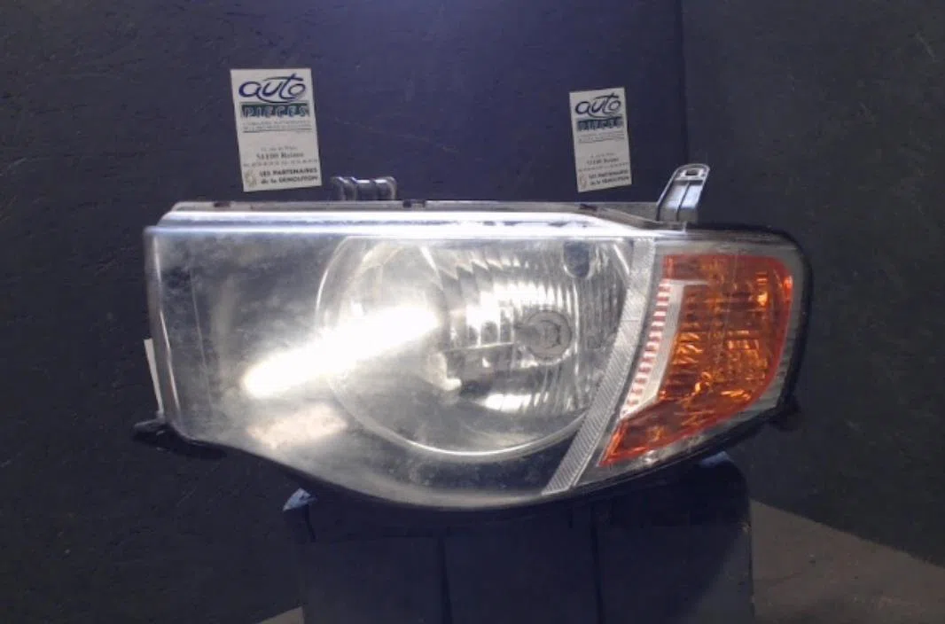 Phare gauche MITSUBISHI L200 IV L200 IV DOUBLE CABINE occasion