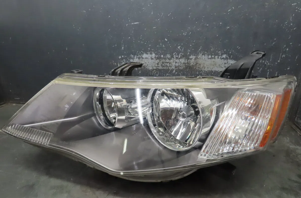 Phare gauche Mitsubishi OUTLANDER II (CW_W) 2.0 di-d (cw8w) (2007-2012) occasion