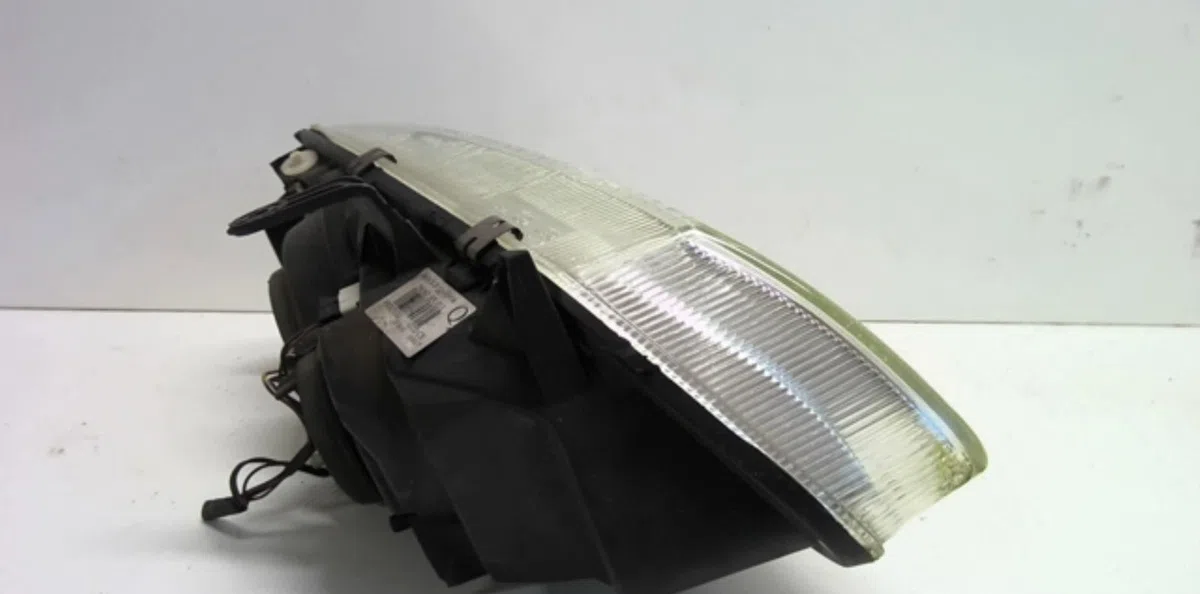 Phare gauche Nissan ALMERA II Hatchback (N16) 2.2 di (2000-2003) occasion
