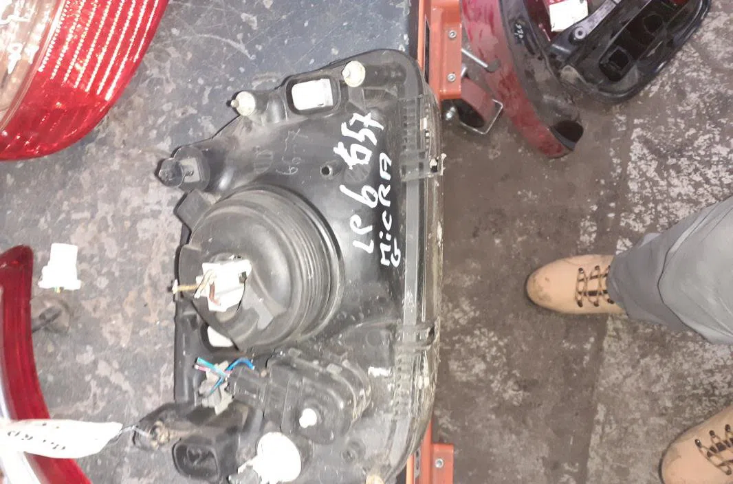 Phare gauche Nissan MICRA II (K11) 1.0 i 16v (1992-2000) occasion