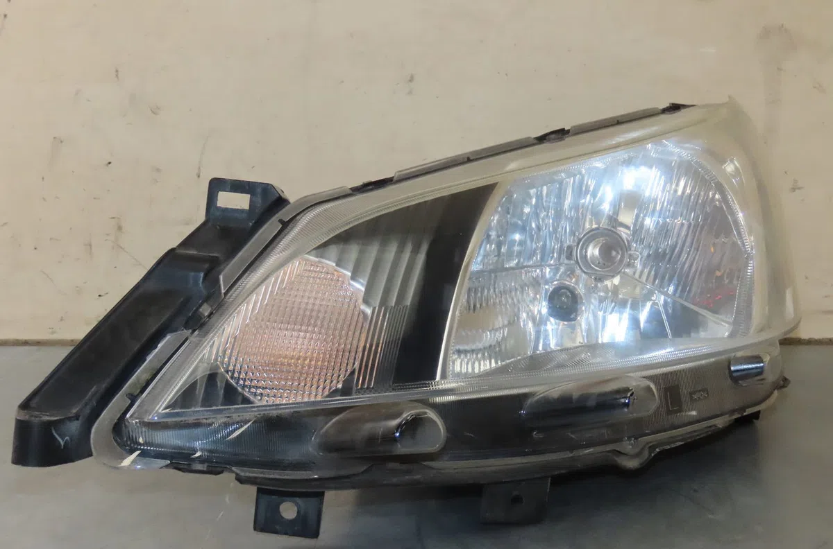 Phare gauche Nissan NV200 Camionnette 1.5 dci 90 (m20, m20m) (2011) occasion