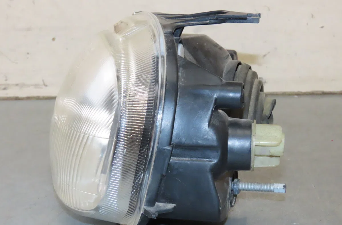 Phare gauche Opel CORSA B (S93) 1.4 i (f08, f68, m68) (1993-2000) occasion