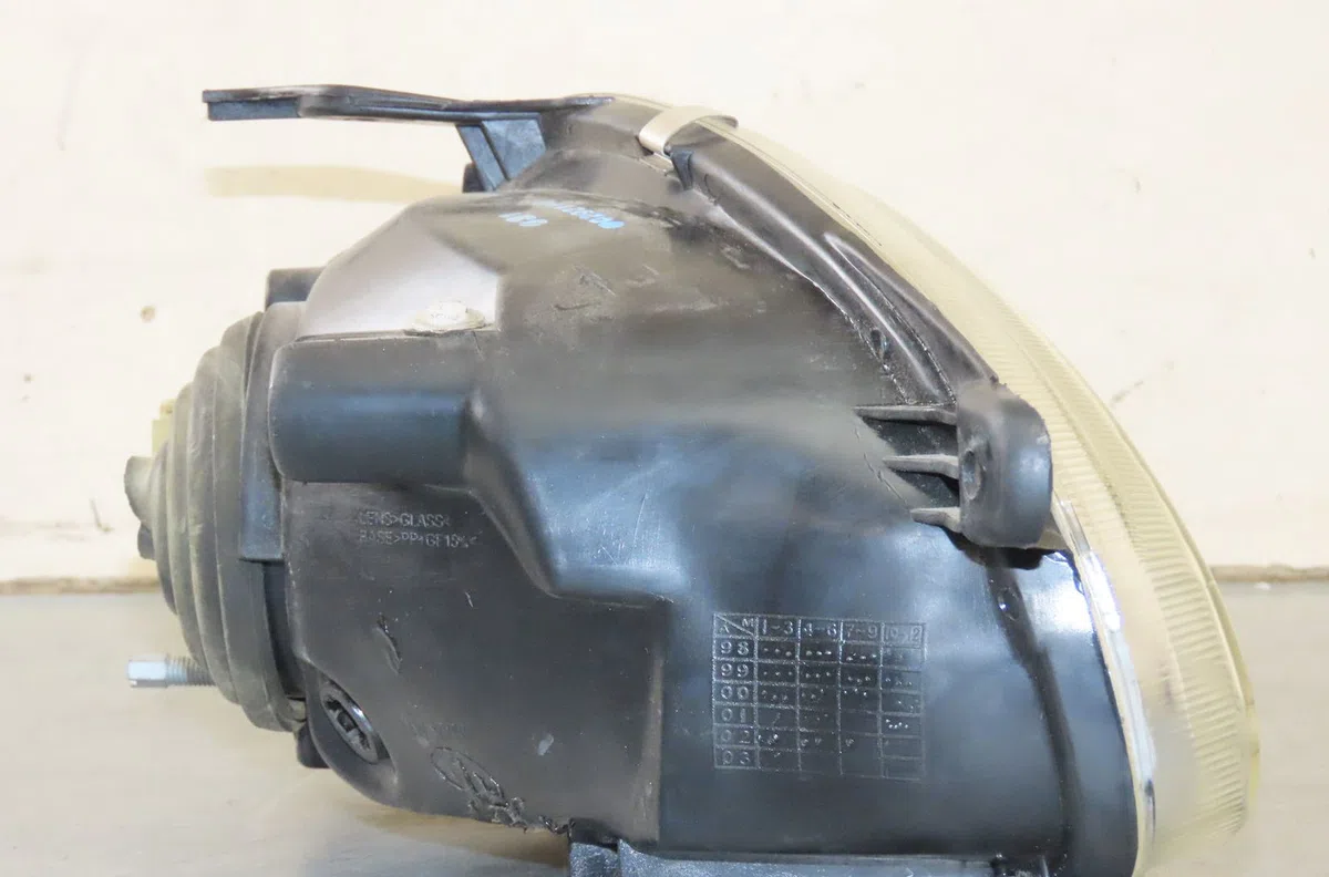 Phare gauche Opel CORSA B (S93) 1.4 i (f08, f68, m68) (1993-2000) occasion