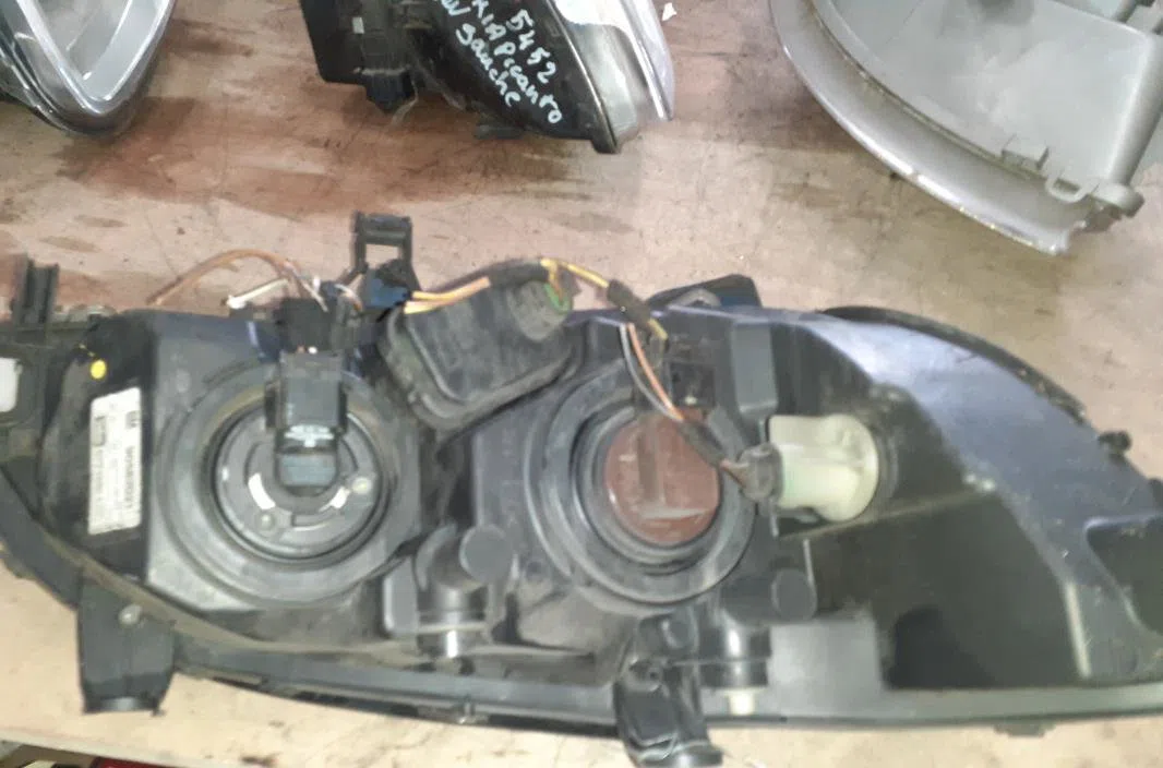 Phare gauche Opel ZAFIRA A Monospace (T98) 2.0 dti 16v (f75) (2000-2005) 5 portes occasion