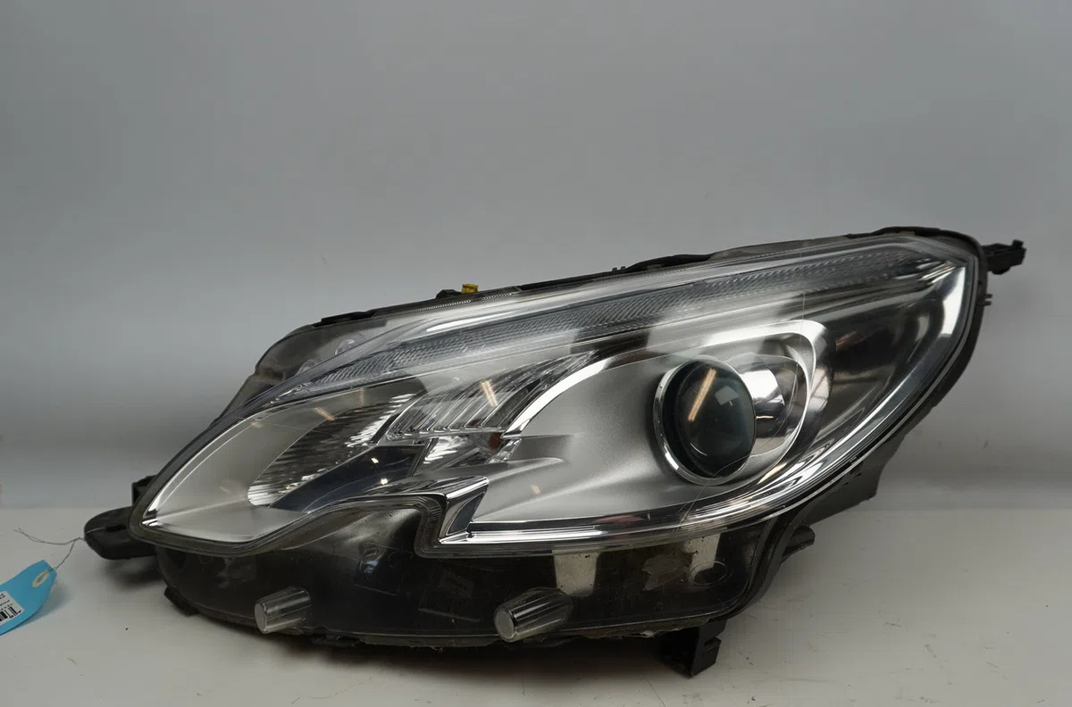 Phare gauche Peugeot 2008 I (CU_) 1.2 thp 110 - puretech 110 (2015) 5 portes occasion
