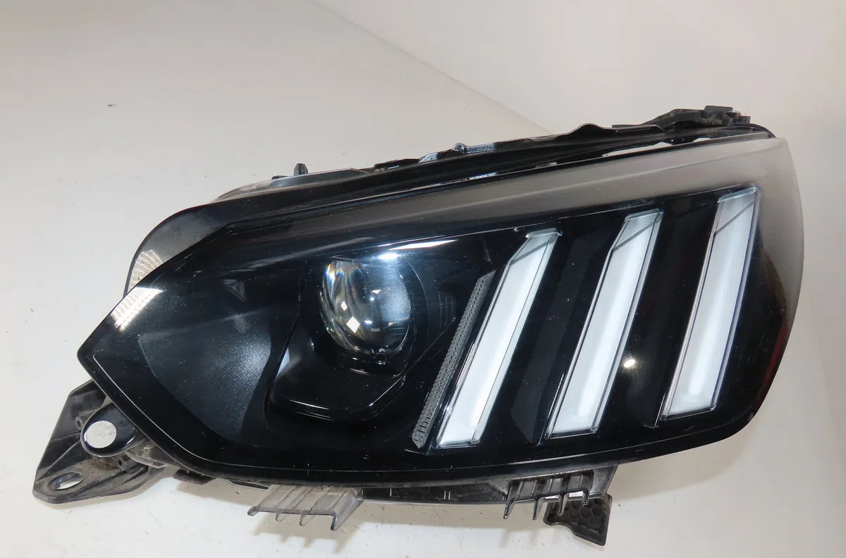 Phare gauche Peugeot 2008 II (UD_, US_, UY_, UK_) 1.5 bluehdi 130 (2019) occasion