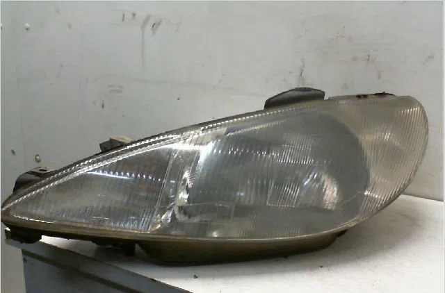 Phare gauche PEUGEOT 206  1.9 D occasion