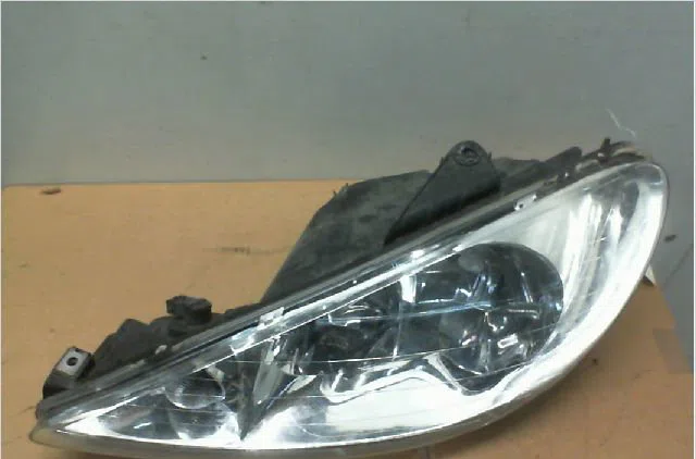 Phare gauche Peugeot 206 3-5 portes (2A-C) 1.4 16v (2003-2008) occasion