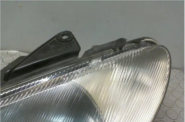 Phare gauche Peugeot 206 3-5 portes (2A-C) 1.4 hdi eco 70 (2001-2009) 5 portes occasion