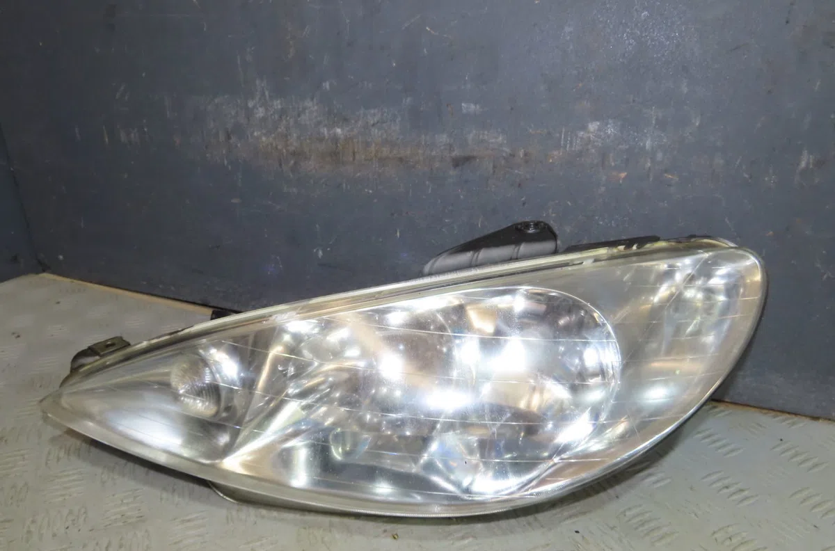 Phare gauche Peugeot 206 3-5 portes (2A-C) 1.4 hdi eco 70 (2001-2009) 5 portes occasion