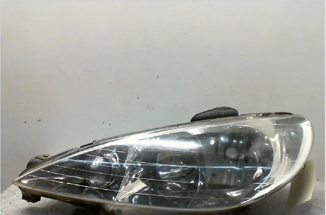Phare gauche Peugeot 206 3-5 portes (2A-C) 1.4 i (1998-2012) 3 portes occasion