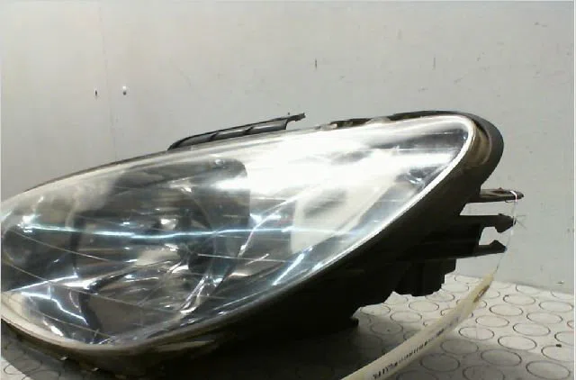 Phare gauche Peugeot 206 3-5 portes (2A-C) 1.4 i (1998-2012) 3 portes occasion