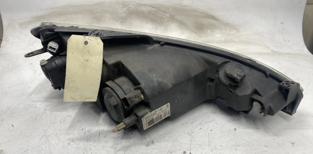 Phare gauche Peugeot 206 3-5 portes (2A-C) 1.4 i (1998-2012) 3 portes occasion