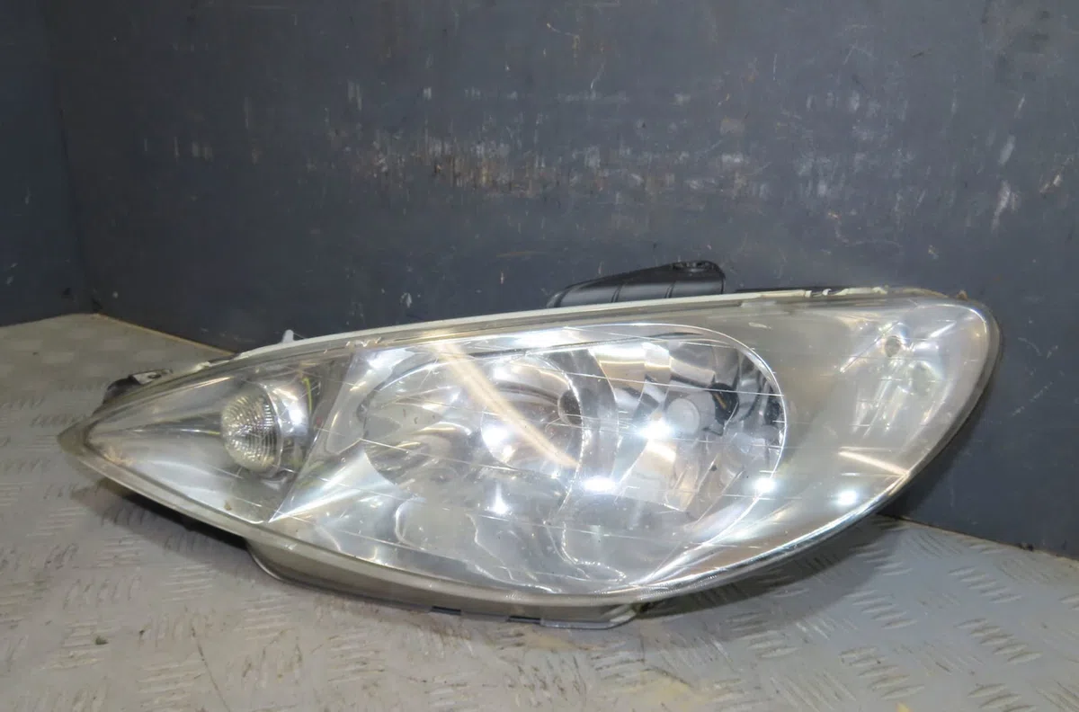 Phare gauche Peugeot 206 3-5 portes (2A-C) 1.6 16v (2000-2009) 3 portes occasion