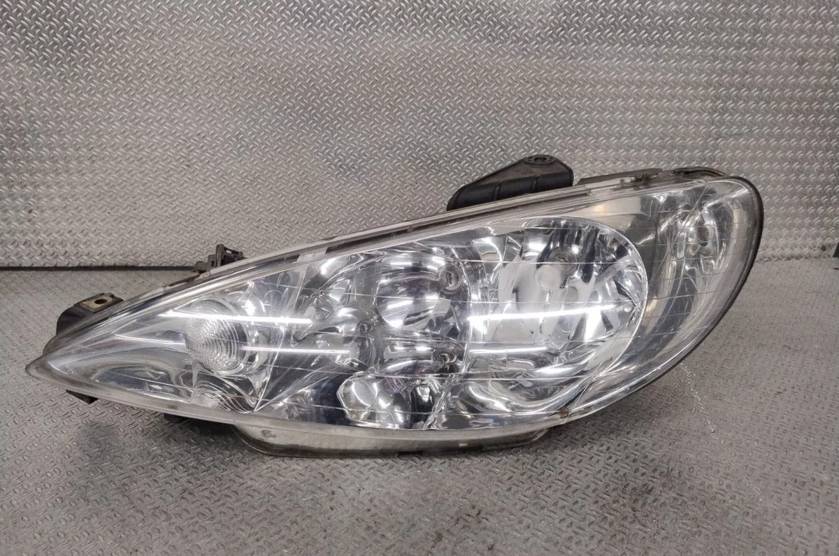 Phare gauche Peugeot 206 3-5 portes (2A-C) 1.9 d (1998-2001) 5 portes occasion