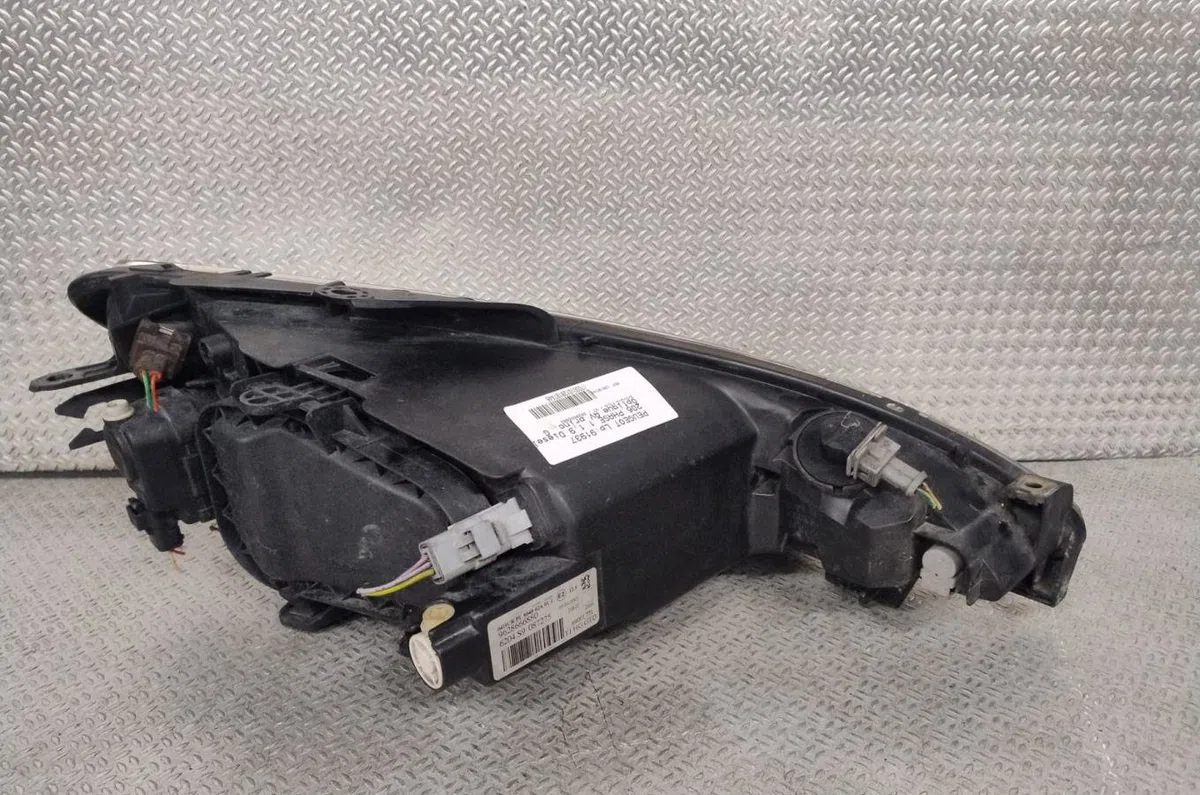 Phare gauche Peugeot 206 3-5 portes (2A-C) 1.9 d (1998-2001) 5 portes occasion