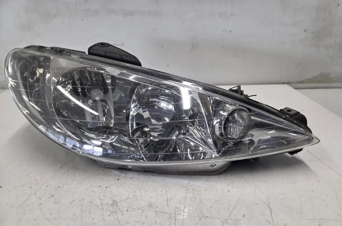 Phare gauche PEUGEOT 206 PHASE 1 occasion