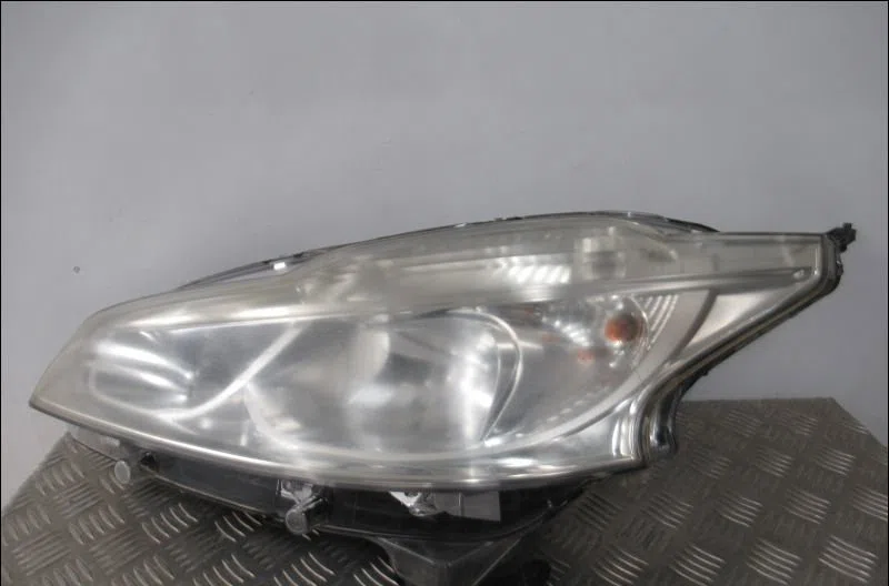 Phare gauche Peugeot 208 I (CA_, CC_) 1.4 hdi (2012) 3 portes occasion