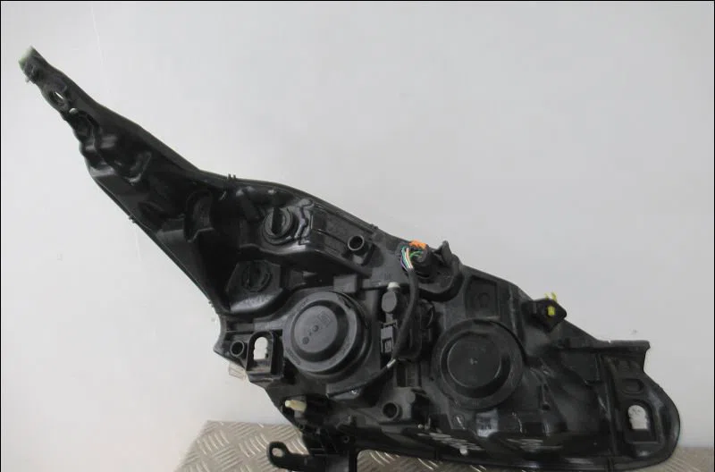 Phare gauche Peugeot 208 I (CA_, CC_) 1.4 hdi (2012) 3 portes occasion