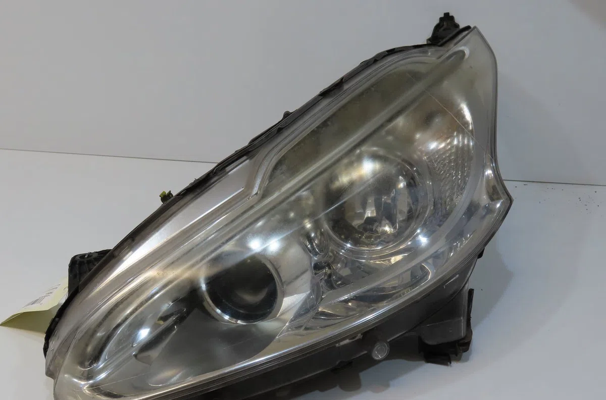 Phare gauche Peugeot 208 I (CA_, CC_) 1.4 hdi (2012) 3 portes occasion