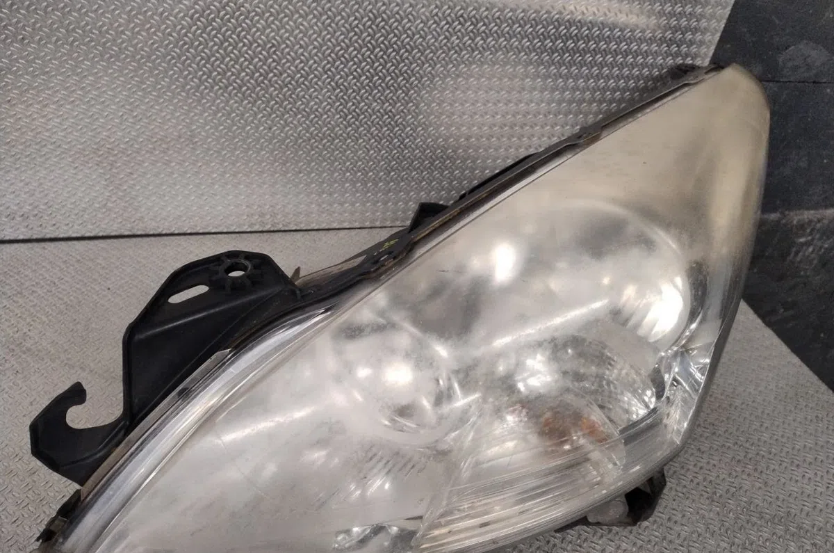 Phare gauche Peugeot 3008 Monospace (0U_) 1.6 hdi (2009-2016) 5 portes occasion