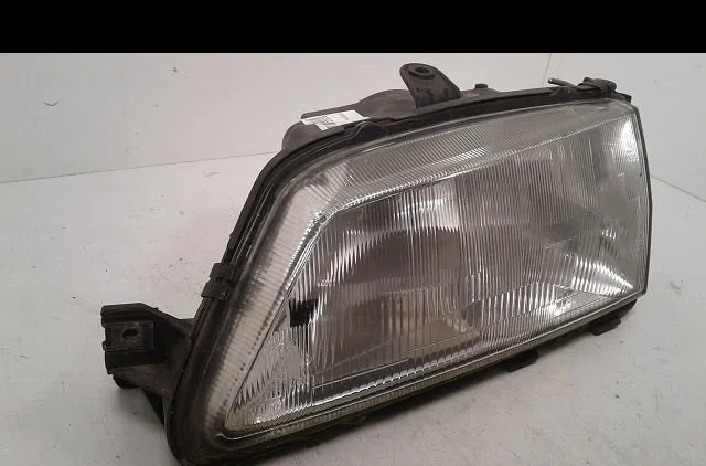 Phare gauche Peugeot 306 3-5 portes (7A, 7C, N3, N5) 1.4 (1993-2001) 5 portes occasion