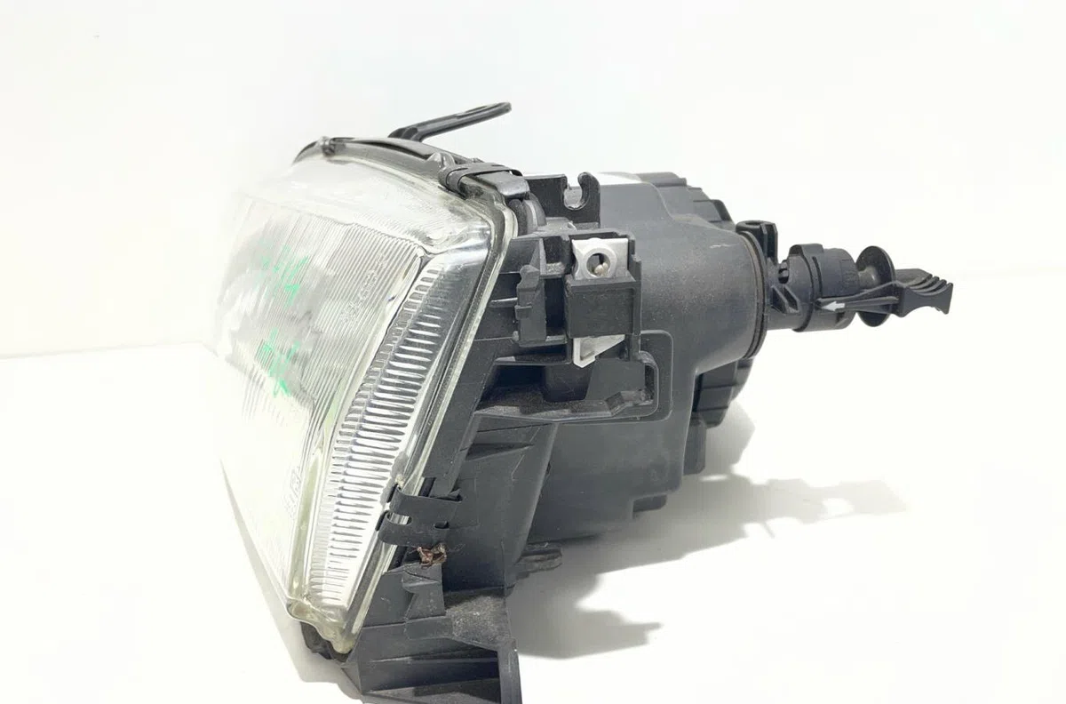 Phare gauche Peugeot 306 3-5 portes (7A, 7C, N3, N5) 1.6 (1993-2000) occasion