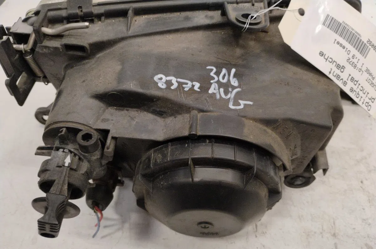 Phare gauche Peugeot 306 3-5 portes (7A, 7C, N3, N5) 1.9 d (1994-2001) occasion