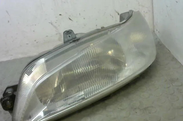 Phare gauche Peugeot 306 3-5 portes (7A, 7C, N3, N5) 1.9 d (1994-2001) occasion