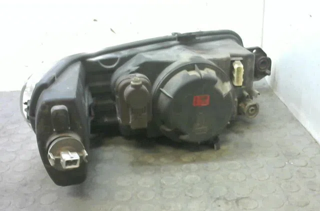 Phare gauche Peugeot 306 3-5 portes (7A, 7C, N3, N5) 1.9 d (1994-2001) occasion