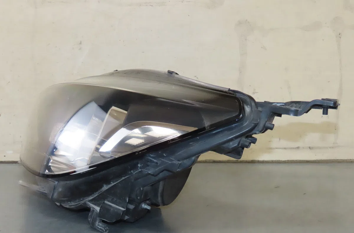 Phare gauche Peugeot 308 II (LB_, LP_, LW_, LH_, L3_) 1.6 hdi - bluehdi 115 (2013-2021) 5 portes occasion