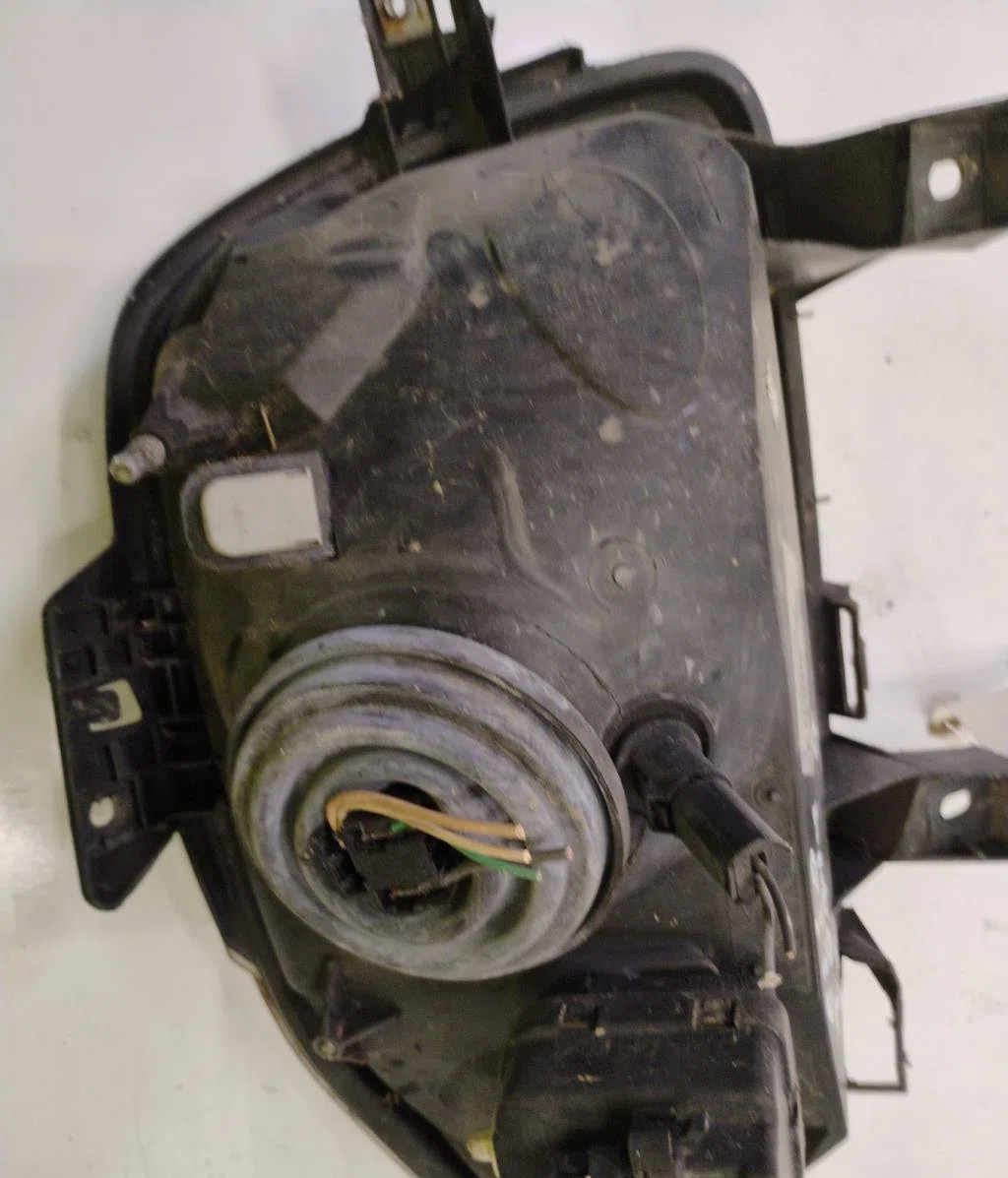 Phare gauche Renault CLIO II (BB_, CB_) 1.2 (bb0a, bb0f, bb10, bb1k, bb28, bb2d, bb2h, cb0a,... (1998-2010) 5 portes occ