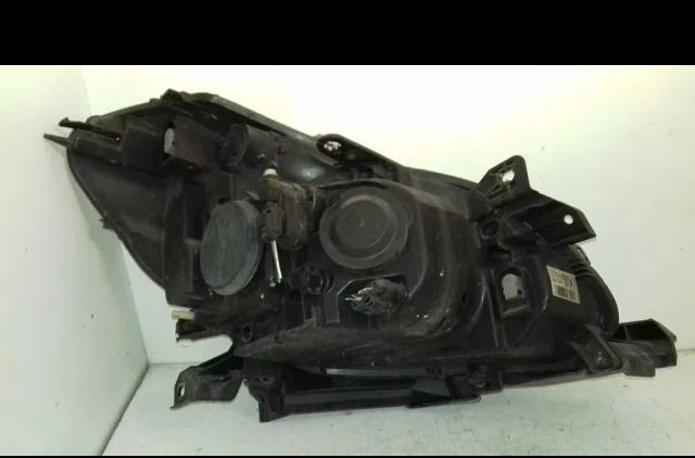 Phare gauche Renault CLIO III (BR0-1, CR0-1) 1.2 16v (br02, br0j, br11, cr02, cr0j, cr11) (2005-2014) 5 portes occasion