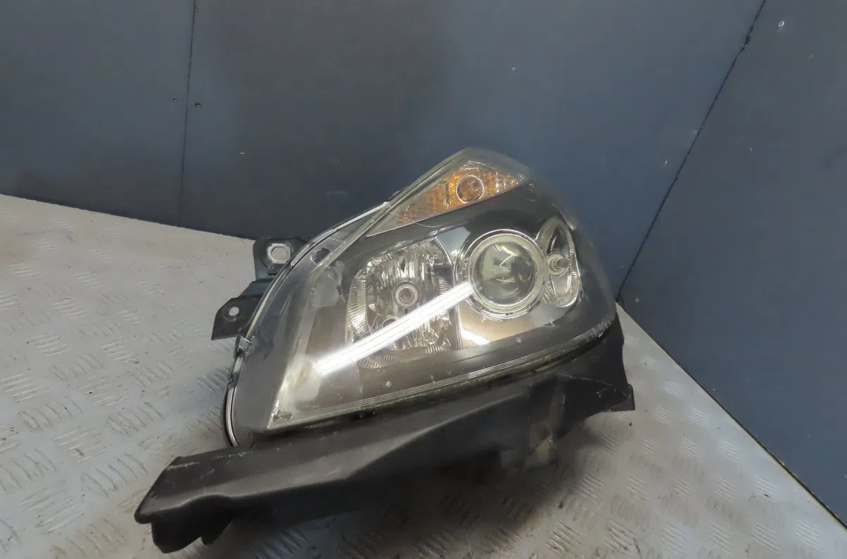 Phare gauche Renault CLIO III (BR0-1, CR0-1) 1.5 dci (br0h, cr0h, cr1s, br1s) (2005-2014) 3 portes occasion