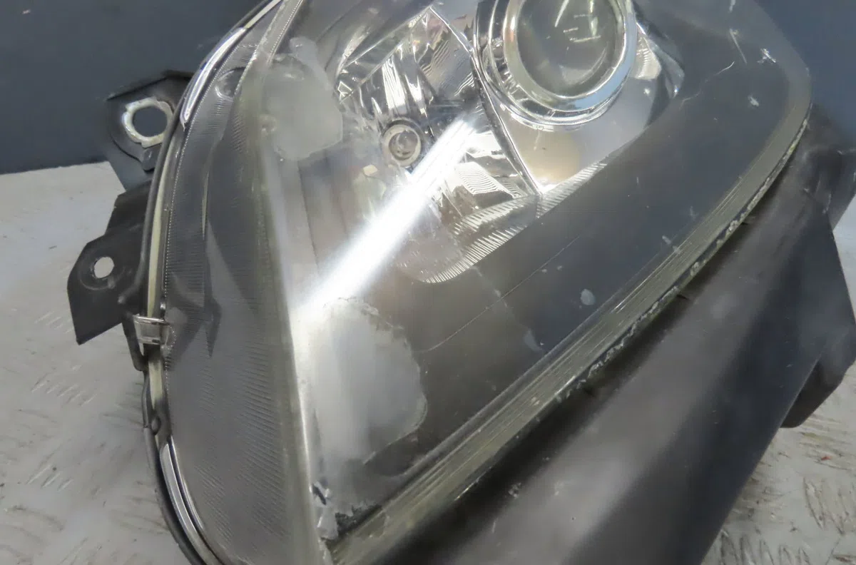 Phare gauche Renault CLIO III (BR0-1, CR0-1) 1.5 dci (br0h, cr0h, cr1s, br1s) (2005-2014) 3 portes occasion