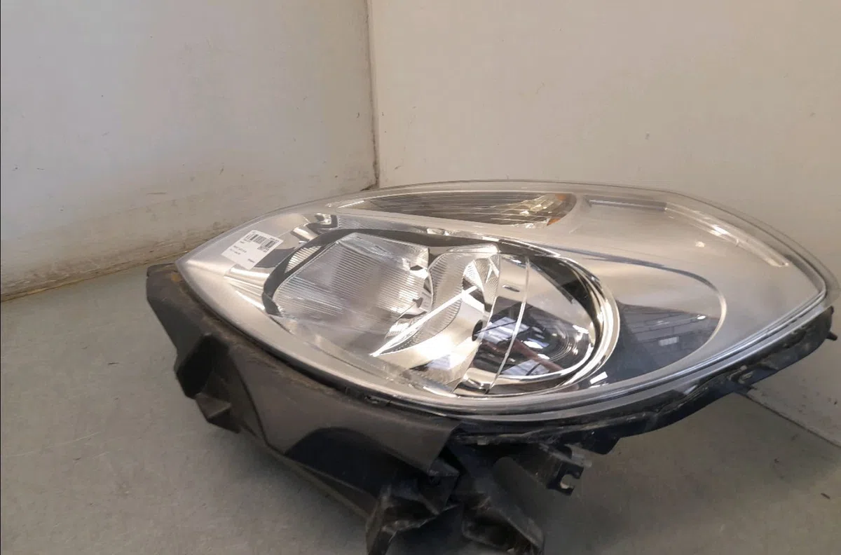 Phare gauche Renault CLIO III (BR0-1, CR0-1) 1.6 16v (br05, br0b, br0y, br15, br1j, br1m, br1y, cr0b,... (2005-2014) 5 p