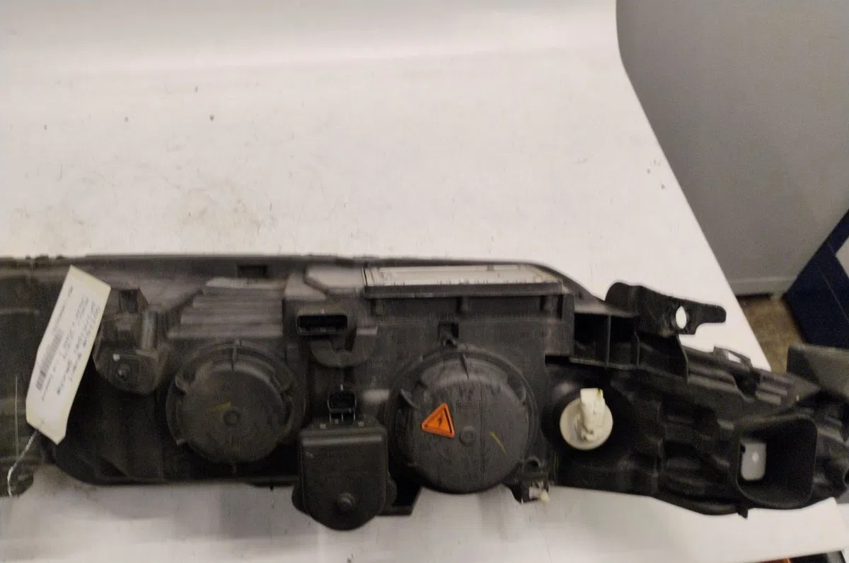 Phare gauche Renault LAGUNA II (BG0-1_) 1.8 16v (bg04, bg0b, bg0c, bg0v) (2001-2005) occasion