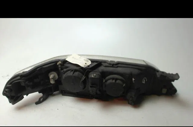 Phare gauche Renault LAGUNA II (BG0-1_) 1.8 16v (bg06, bg0j, bg0m) (2001-2007) 5 portes occasion