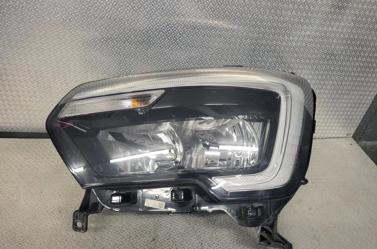 Phare gauche Renault MASTER III Camion plate-forme-Châssis (EV, HV, UV) 2.3 dci 145 fwd (ev0e, ev0f, hv0e, hv0f, uv0e, u