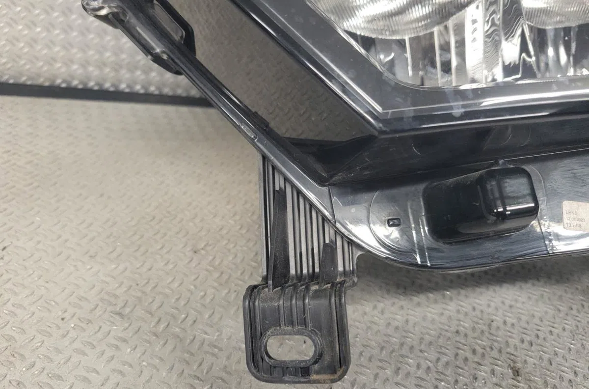 Phare gauche Renault MASTER III Camion plate-forme-Châssis (EV, HV, UV) 2.3 dci 145 fwd (ev0e, ev0f, hv0e, hv0f, uv0e, u