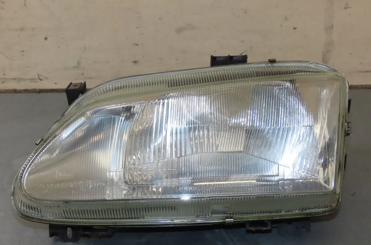 Phare gauche Renault MEGANE I (BA0-1_) 1.9 d eco (ba0a, ba0u, ba0r) (1996-2003) occasion