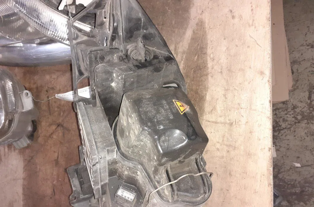 Phare gauche Renault MEGANE II (BM0-1_, CM0-1_) 1.9 dci (bm0g, cm0g) (2002-2008) 5 portes occasion