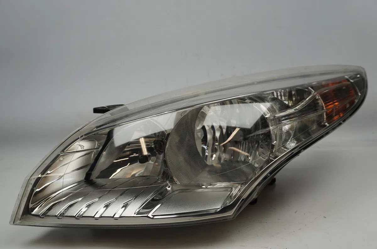 Phare gauche Renault MEGANE III 3-5 portes (BZ0-1_, B3_) 1.5 dci (bz09, bz0d, bz1w, bz29, bz14) (2009) 5 portes occasion