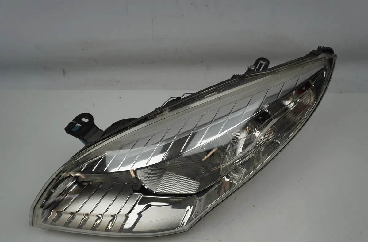 Phare gauche Renault MEGANE III 3-5 portes (BZ0-1_, B3_) 1.5 dci (bz09, bz0d, bz1w, bz29, bz14) (2009) 5 portes occasion