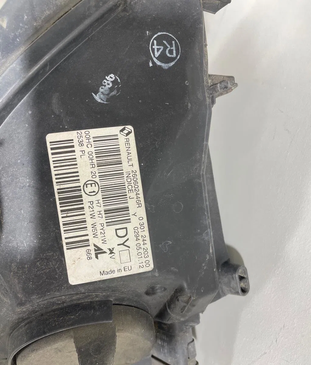 Phare gauche Renault MEGANE III 3-5 portes (BZ0-1_, B3_) 1.5 dci (bz09, bz0d, bz1w, bz29, bz14) (2009) 5 portes occasion