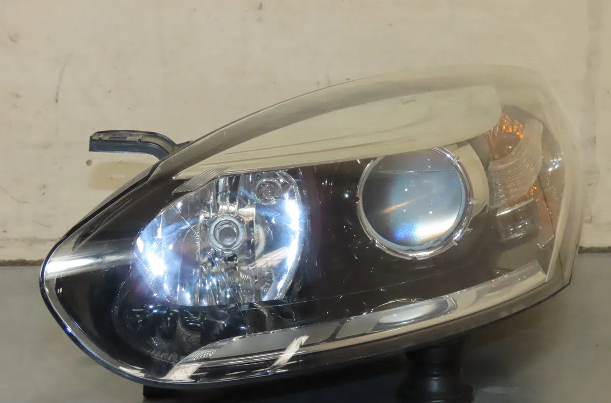 Phare gauche Renault MEGANE III 3-5 portes (BZ0-1_, B3_) 1.5 dci (bz09, bz0d, bz1w, bz29, bz14) (2009) 5 portes occasion