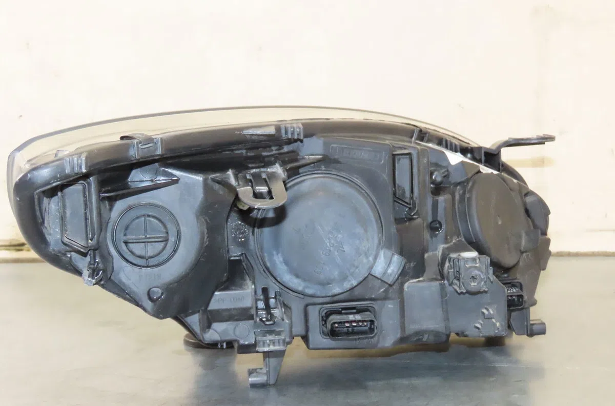 Phare gauche Renault MEGANE III 3-5 portes (BZ0-1_, B3_) 1.5 dci (bz09, bz0d, bz1w, bz29, bz14) (2009) 5 portes occasion