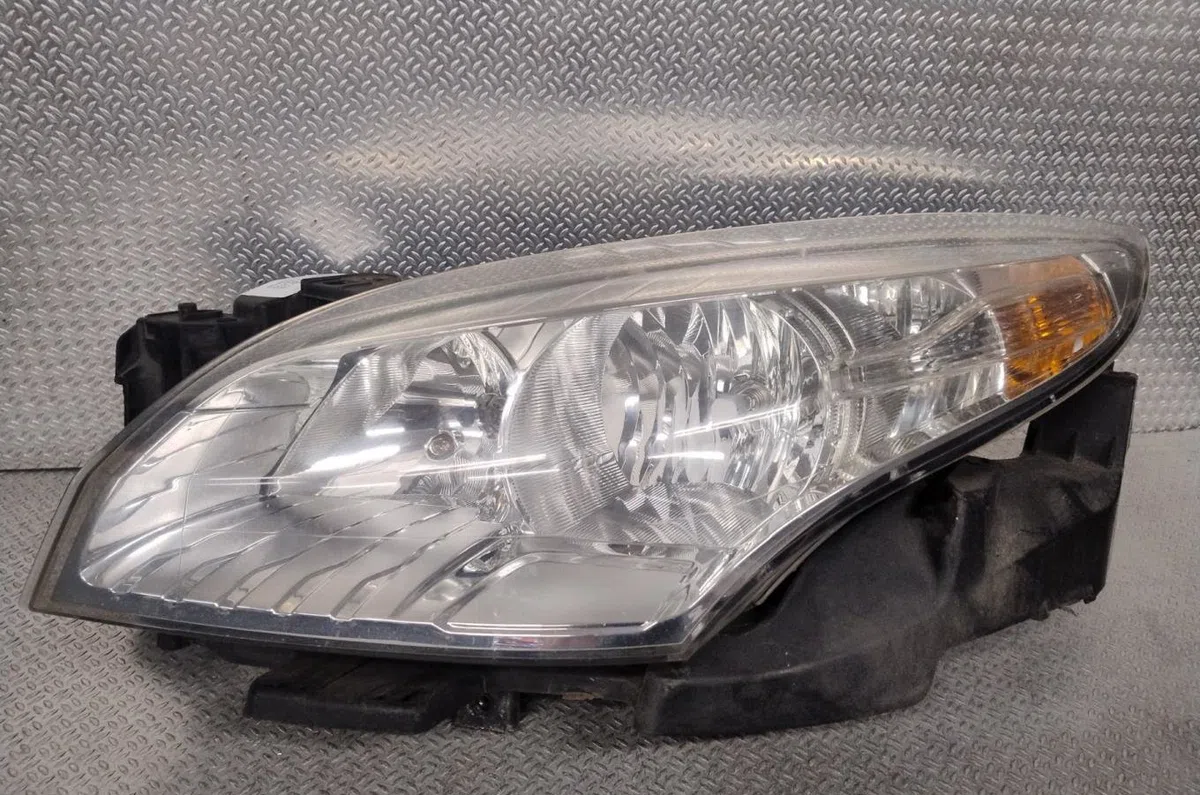 Phare gauche Renault MEGANE III 3-5 portes (BZ0-1_, B3_) 1.5 dci (bz09, bz0d, bz1w, bz29, bz14) (2009) 5 portes occasion